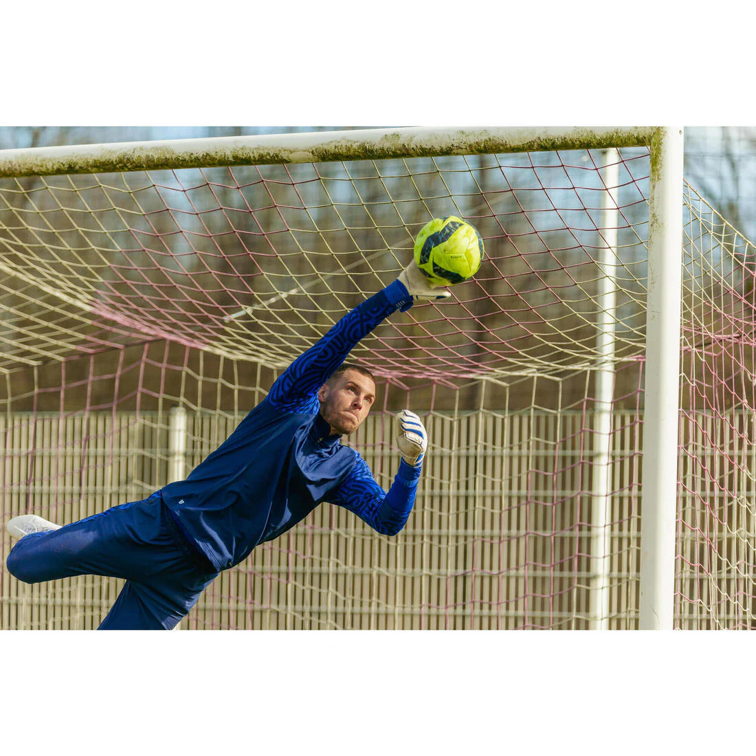 Adult Football Goalkeeper Gloves F500 Viralto - White/Blue - Image 11