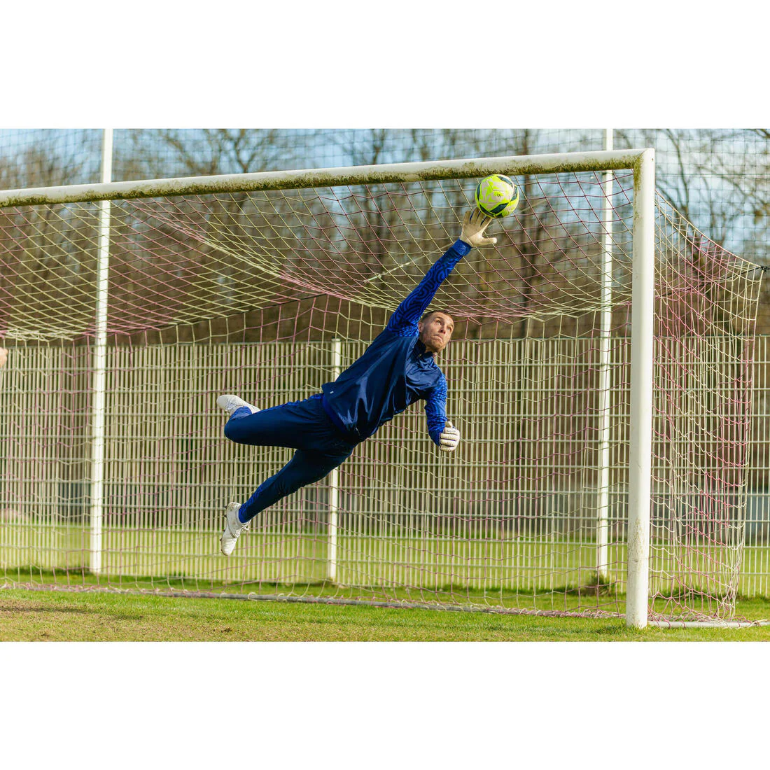 Adult Football Goalkeeper Gloves F500 Viralto - White/Blue - Image 12