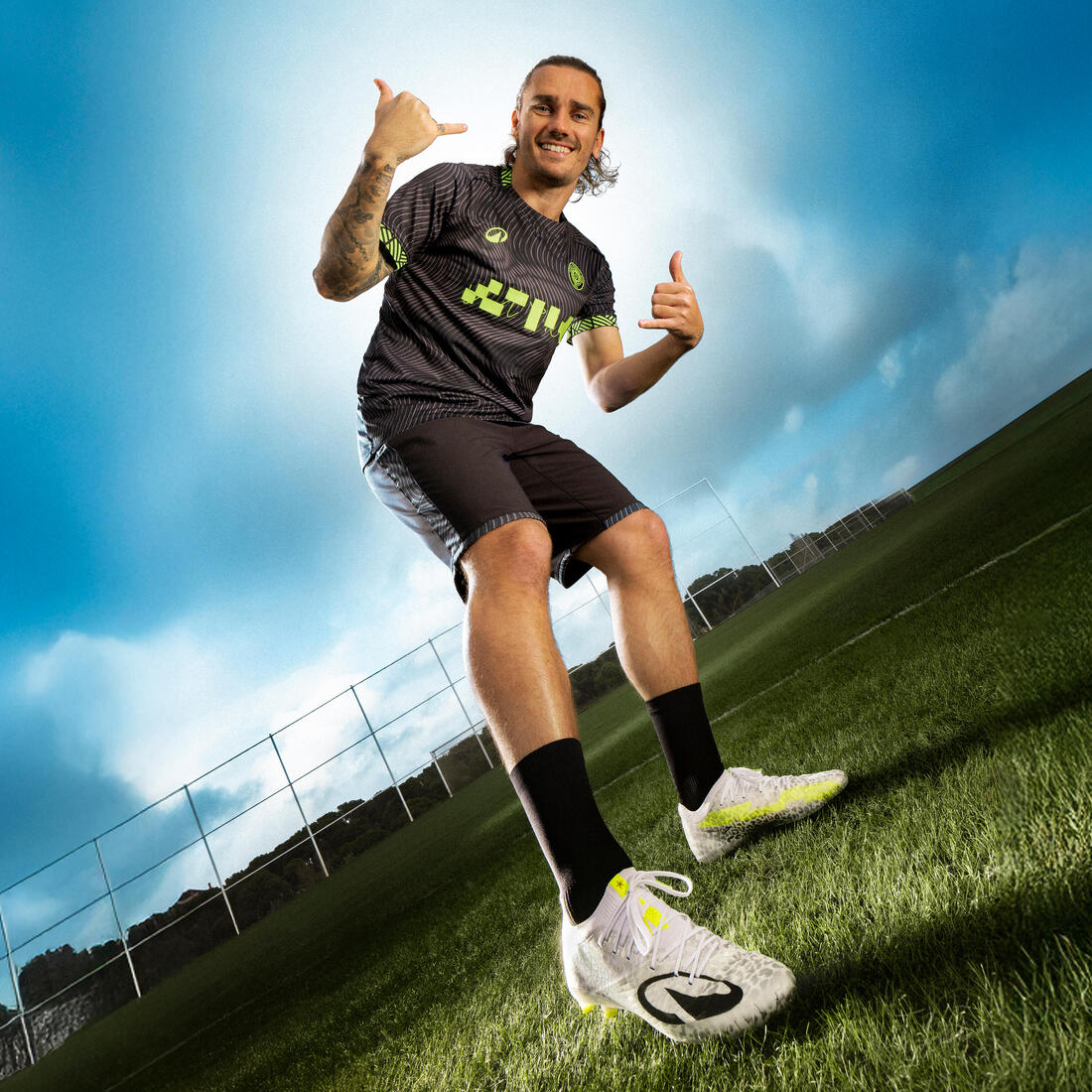 Adult Football Shorts Viralto II - Wavy Black/Neon - Image 6