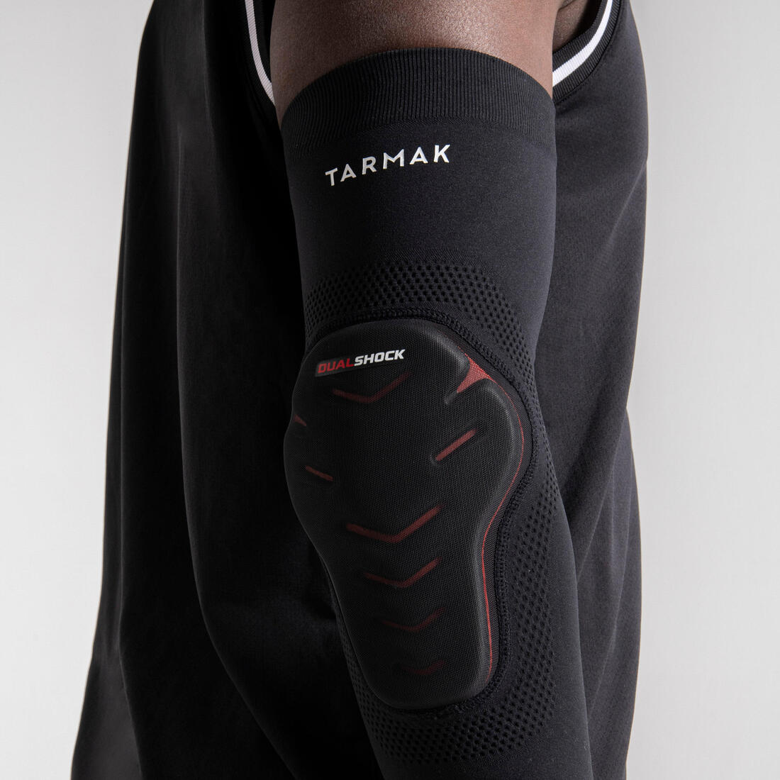 Adult Protective Basketball Arm Sleeve NBA Dualshock EP500 - Black - Image 3