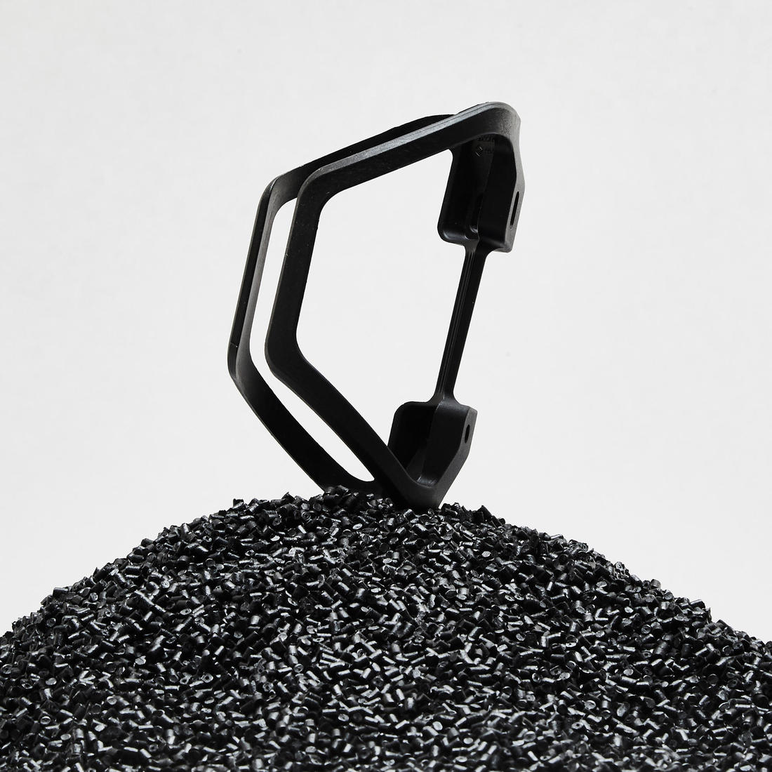 Frame-mounted bottle cage with side opening for a 380ml bottle. - Image 6