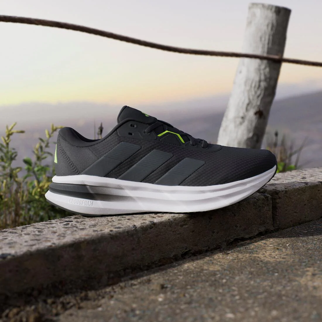 Galaxy 7 Running Shoes, Black - Image 11