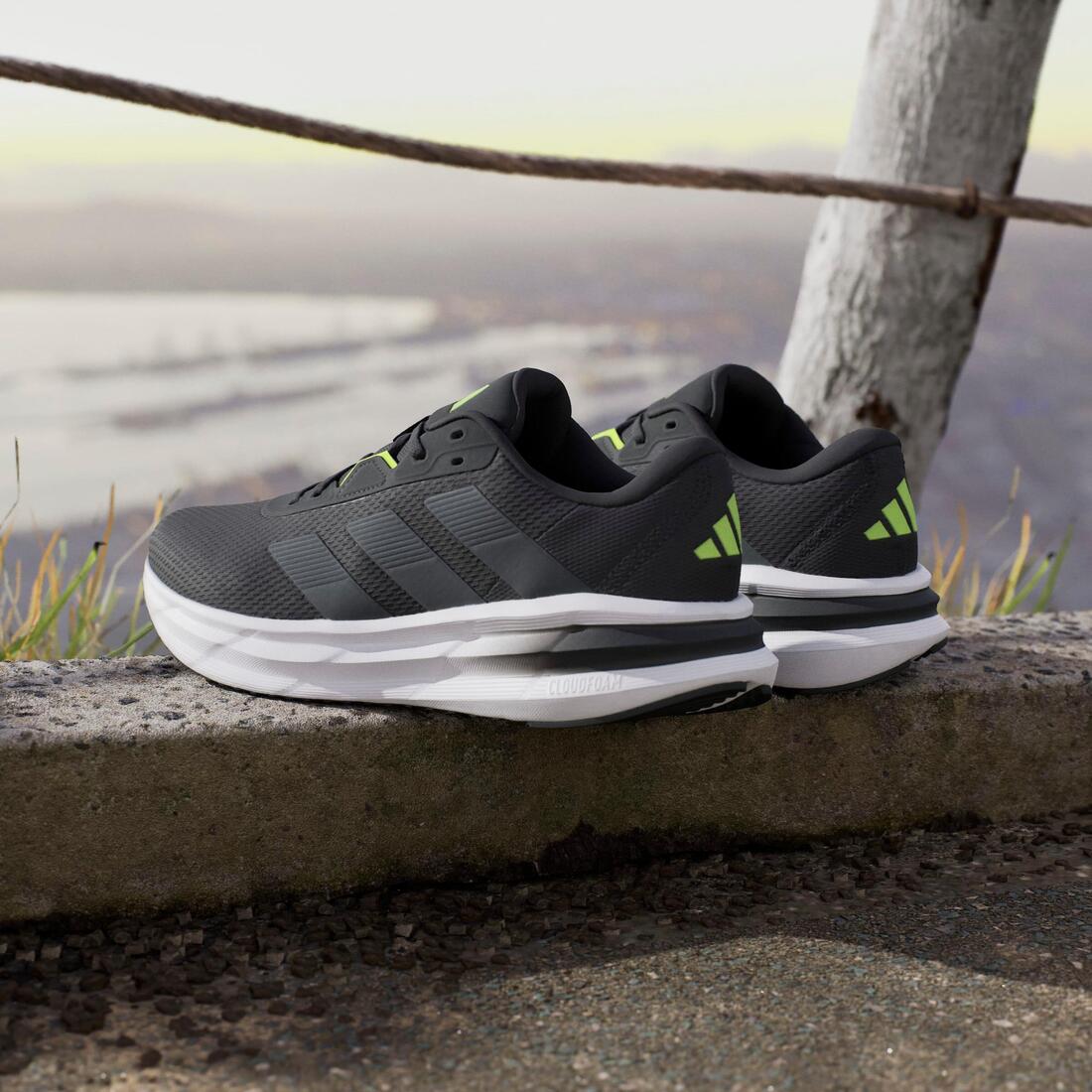 Galaxy 7 Running Shoes, Black - Image 15