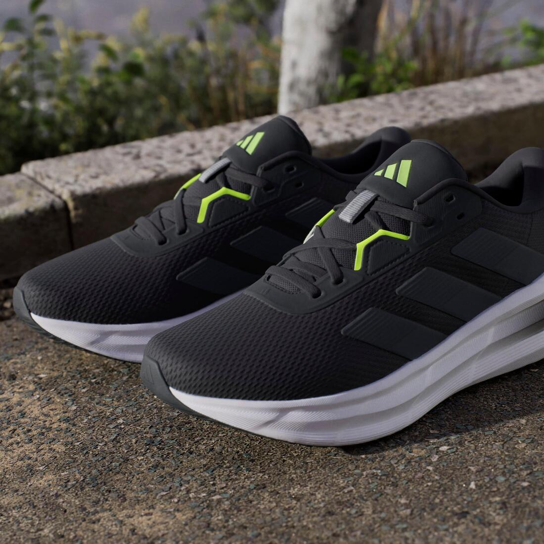 Galaxy 7 Running Shoes, Black - Image 16