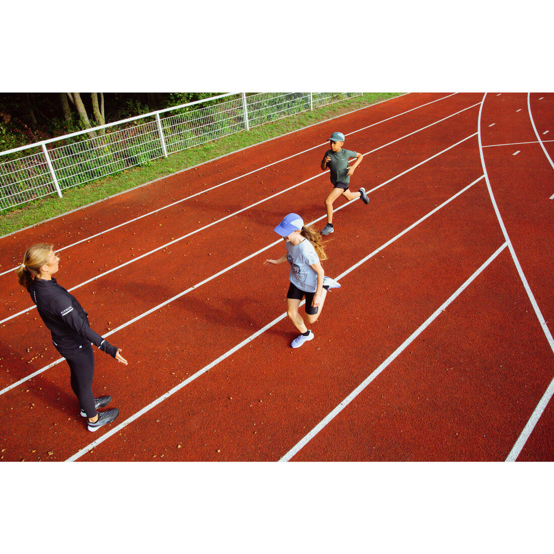 Kids KIPRUN TS LIGHT 900 seamless running T-shirt - khaki - Image 9