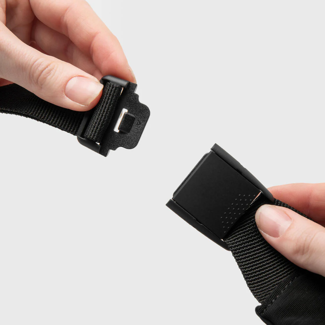 KIPRUN Comfort 2 Unisex Smartphone Running Waistband - Black, 5 pockets - Image 5