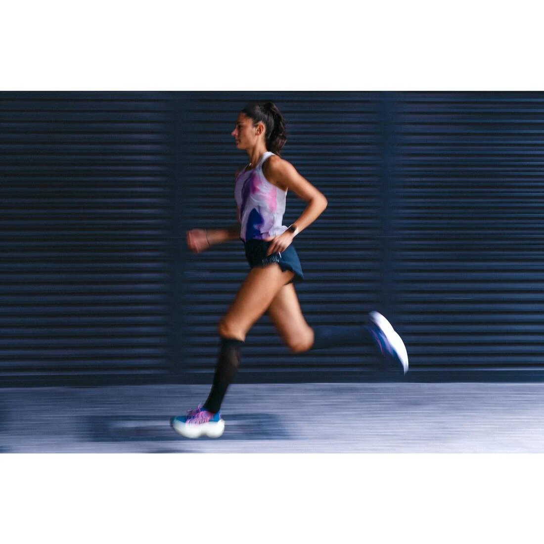 KIPRUN Run 900 Light Women's Lightweight Running Tank Top - Purple Print - Image 11