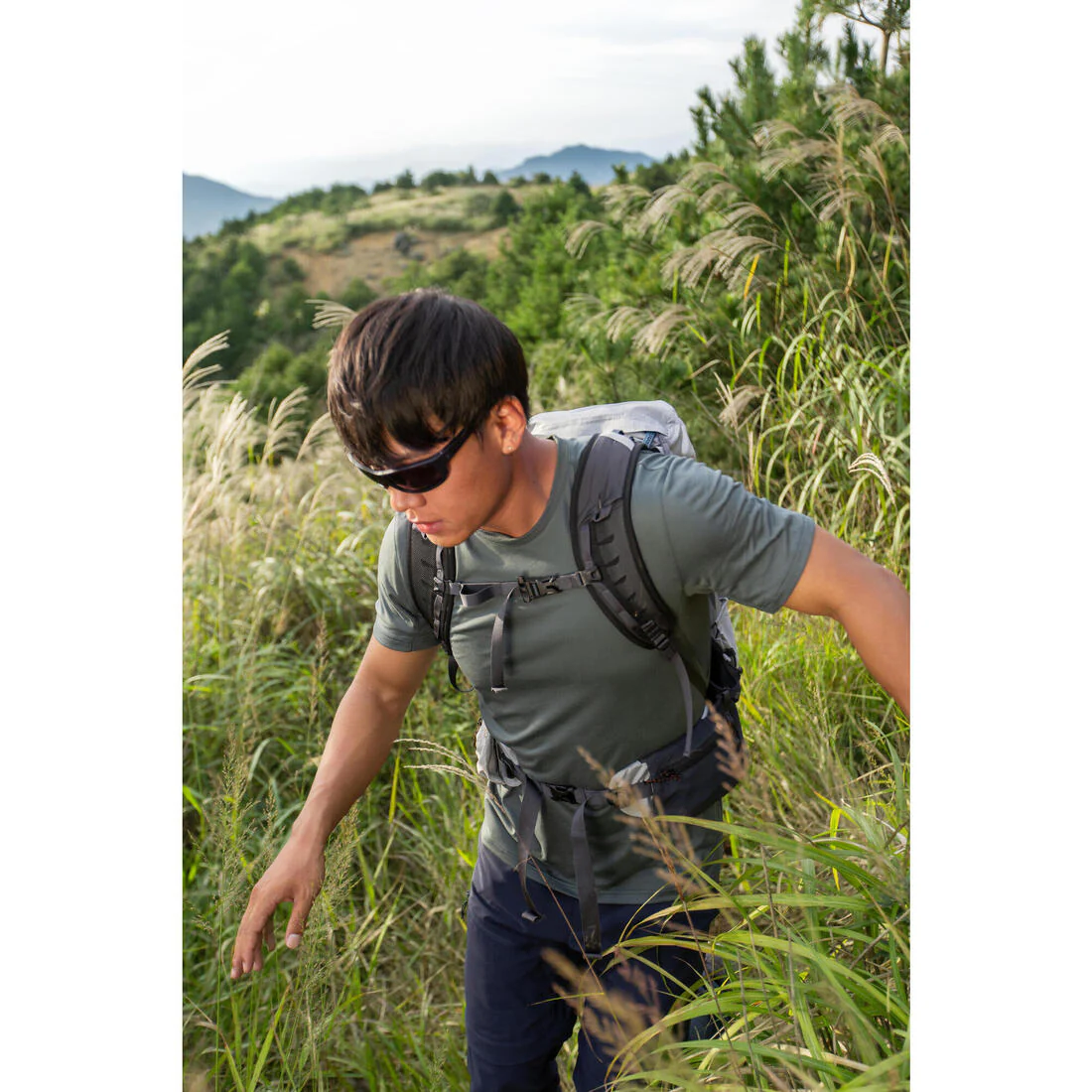 Men's Hiking Synthetic Short-Sleeved T-Shirt MH100 - Image 14