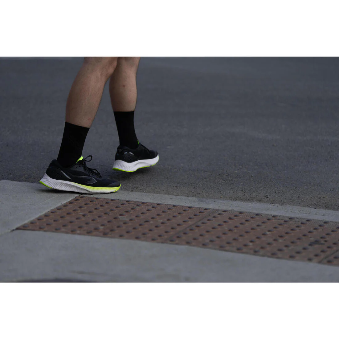 Men's KIPRUN KS500 2 Running Shoes - Black/Yellow - Image 17