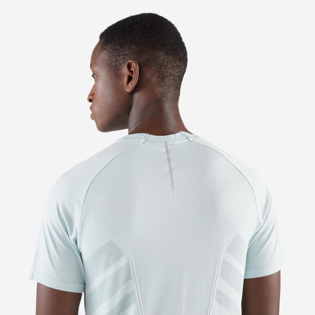 Men's KIPRUN Run 500 Comfort seamless running T-shirt - Image 18