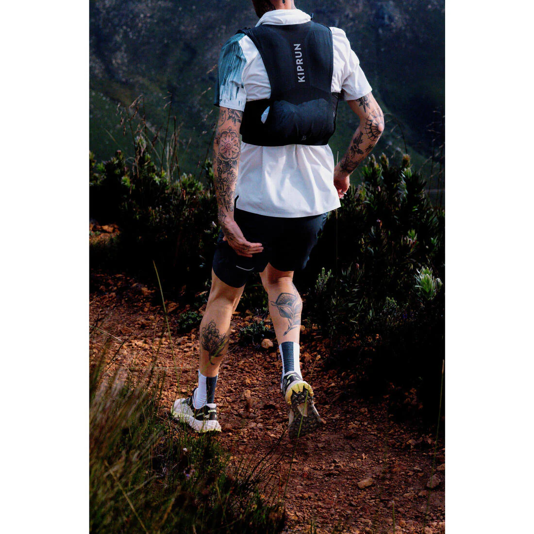 Men's Long-Distance Running T-shirt-Kiprun Run 900 Ultra-Beige graphics - Image 8