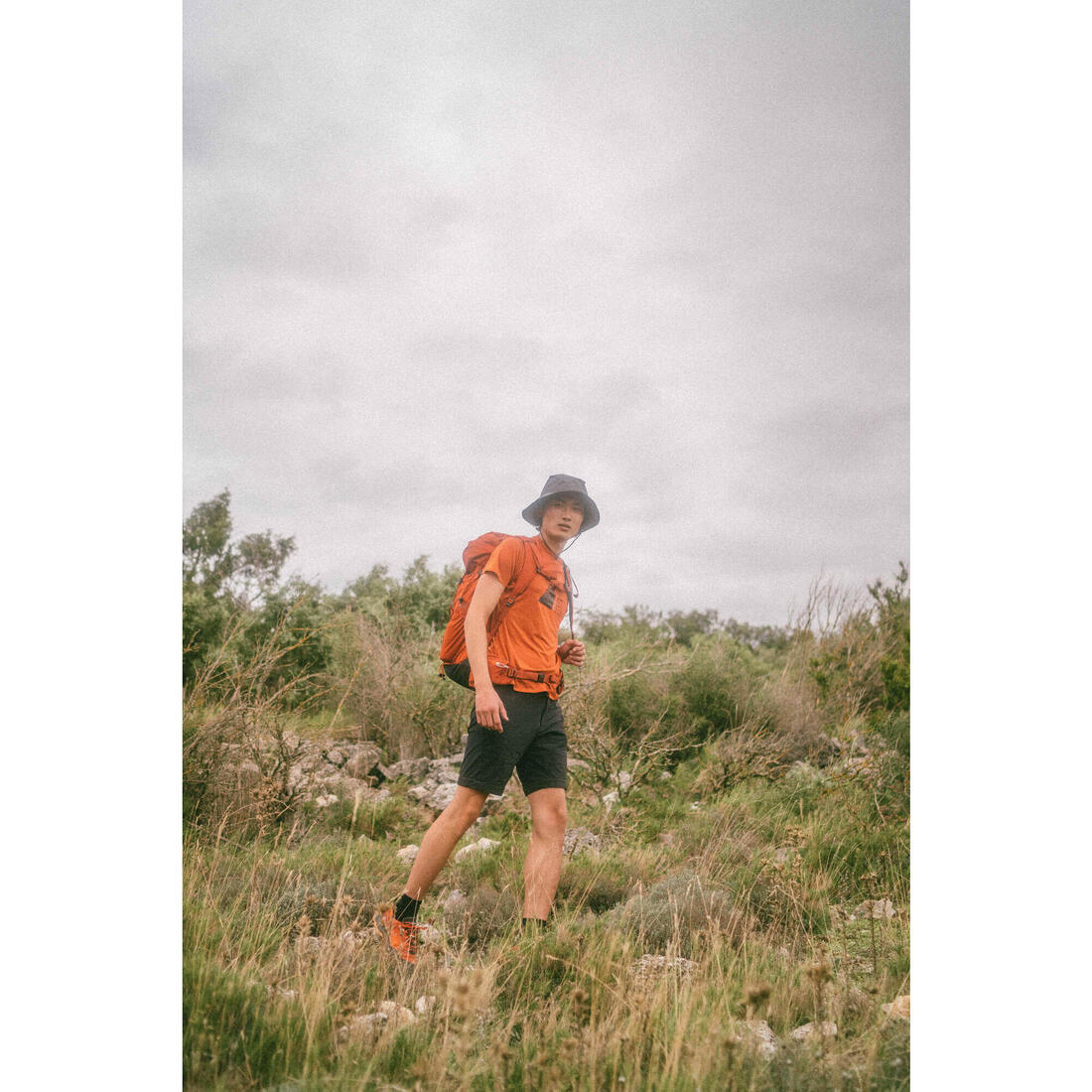 Men's MH500 short-sleeved hiking t-shirt - Image 27