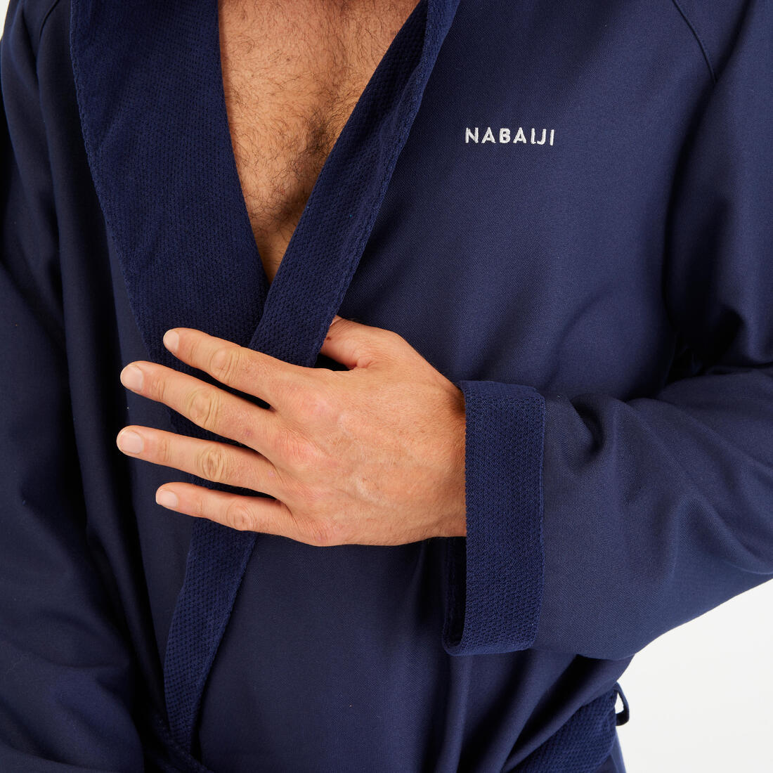 Men’s microfibre compact hooded bathrobe in dark blue - Image 3