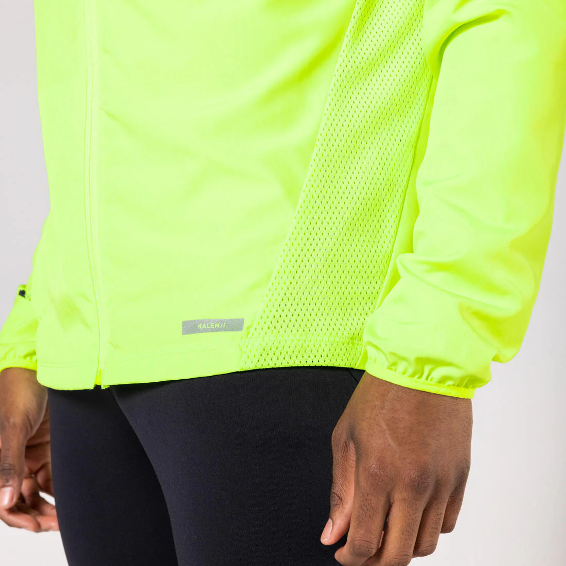 MEN'S RUN 100 HIGH-VISIBILITY WINDPROOF JACKET - Image 3