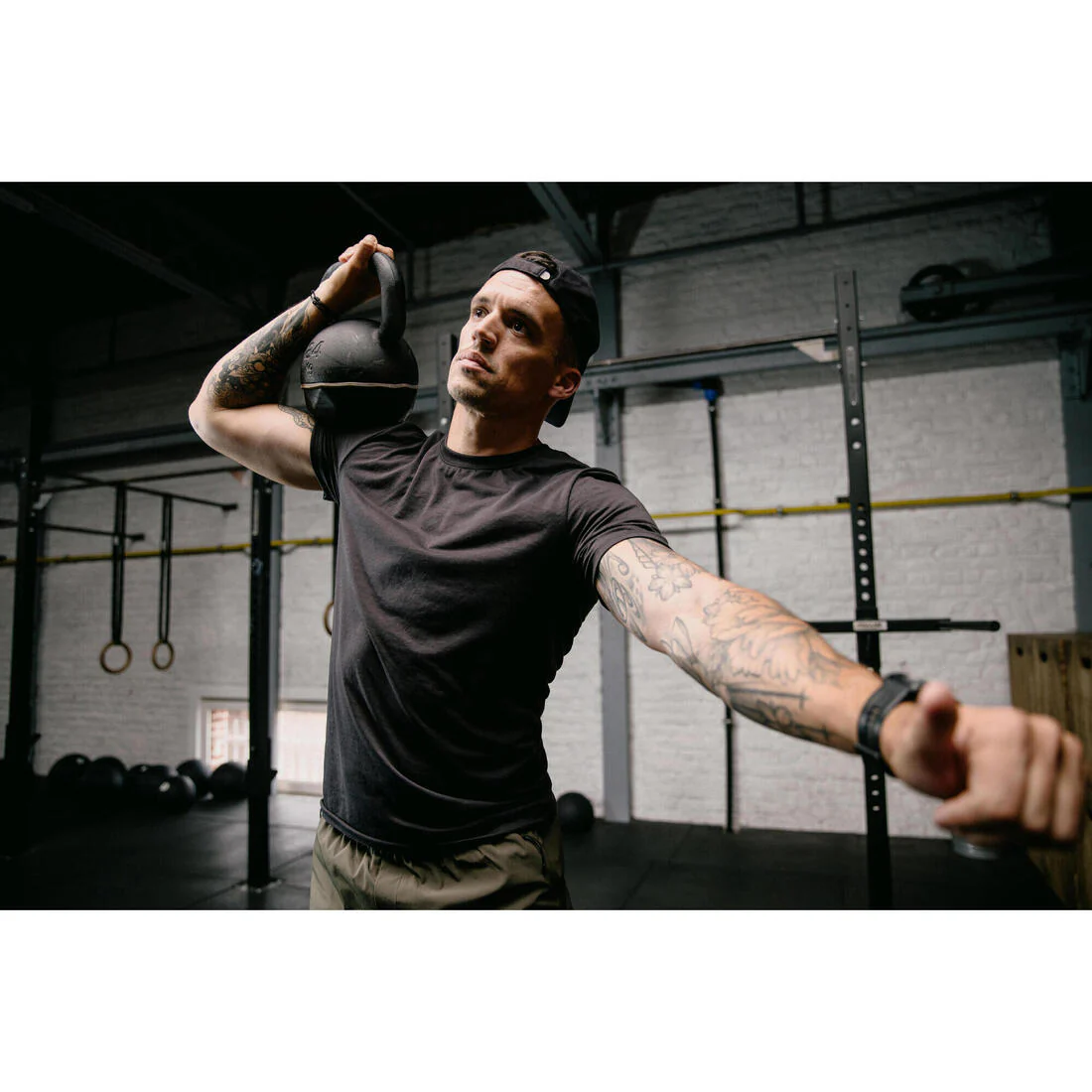 Men's Slim-Fit Breathable Cross Training T-Shirt - Image 14