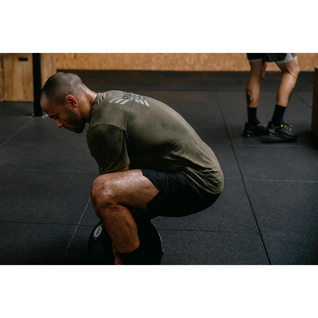 Men's Slim-Fit Breathable Cross Training T-Shirt - Image 15