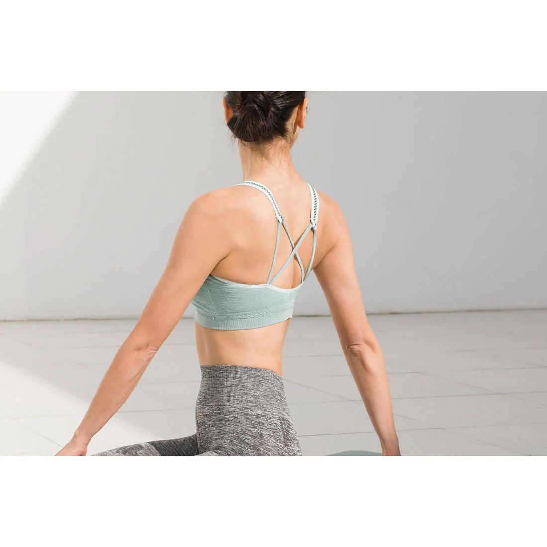 Seamless Gentle Yoga Sports Bra - Pale Green - Image 9