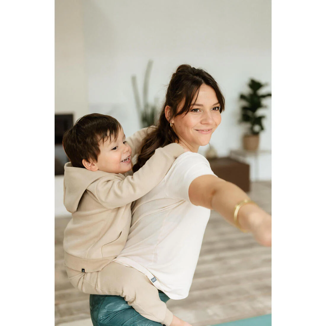 Short-Sleeved Pregnancy Breast-Feeding Yoga T-Shirt - Beige - Image 11