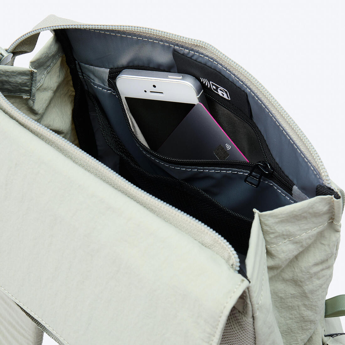 Small 10L backpack with laptop compartment - Image 4