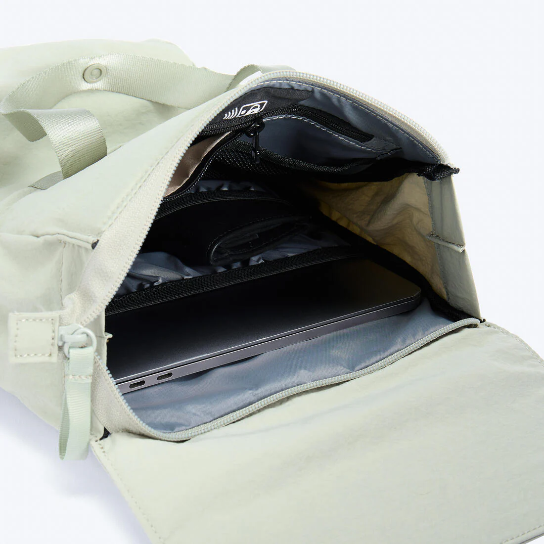 Small 10L backpack with laptop compartment - Image 5