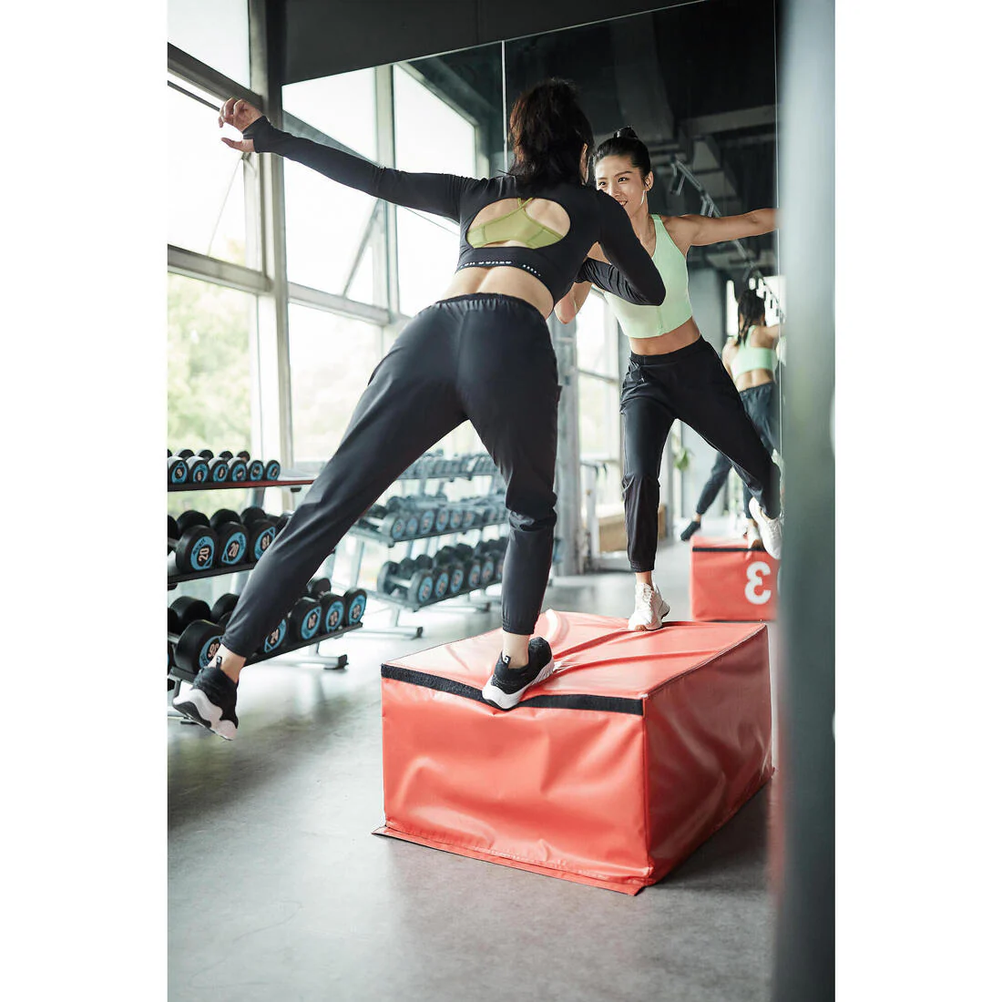 Women's Fitness Long-Sleeved Cropped T-Shirt - Black - Image 8