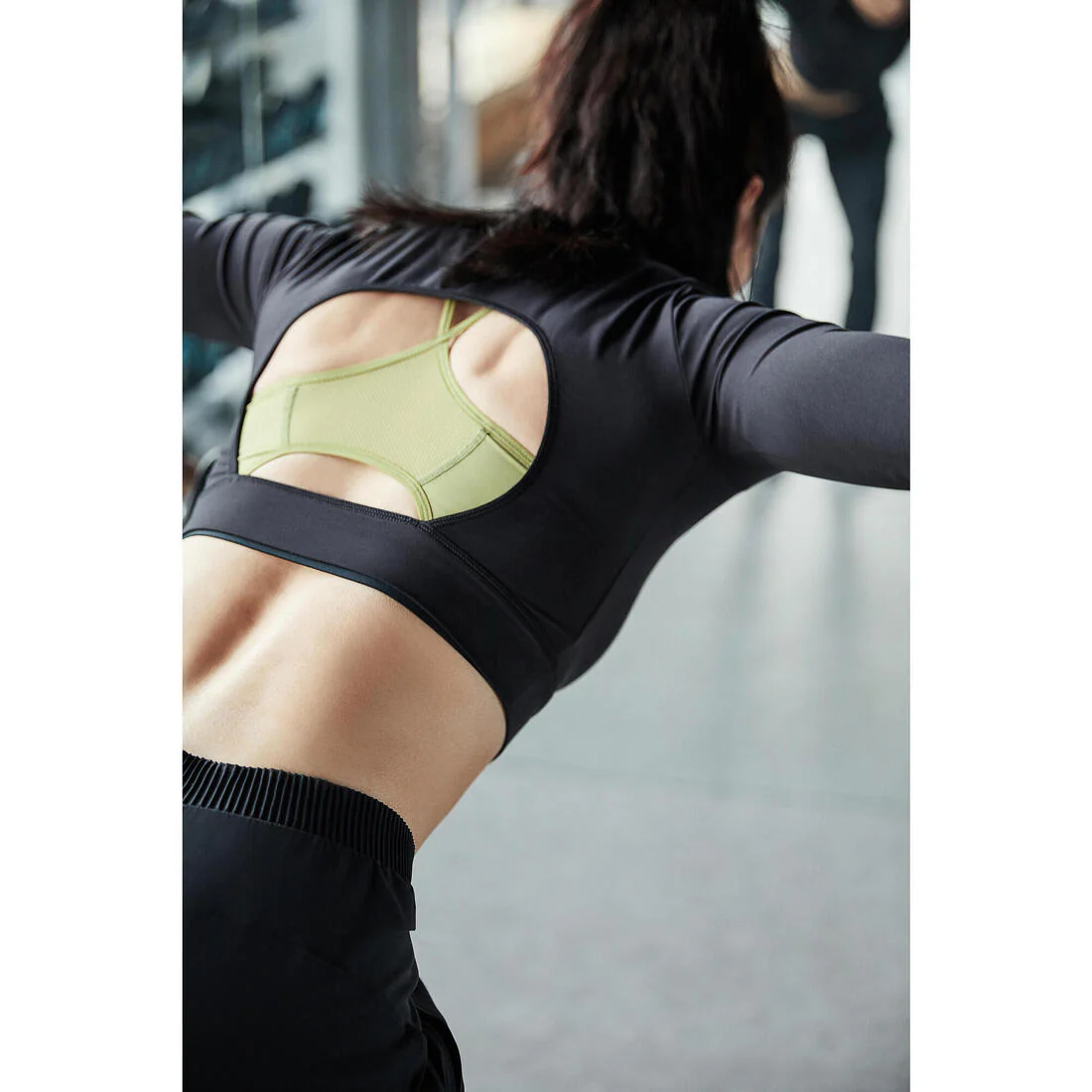 Women's Fitness Long-Sleeved Cropped T-Shirt - Black - Image 9