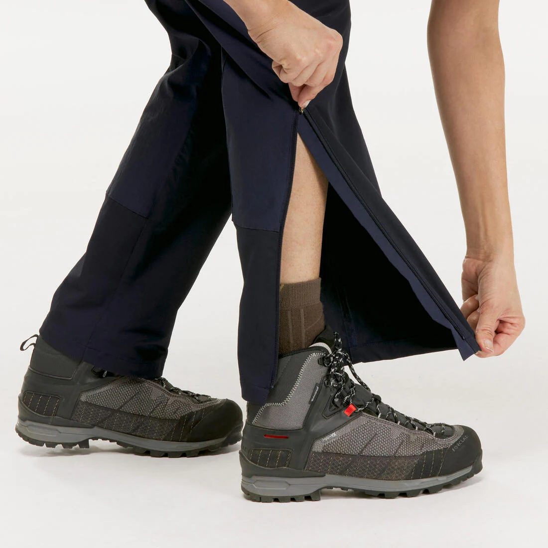 Women's Mountain Trekking 2-in-1 Zip-Off Trousers MT500 - Image 15