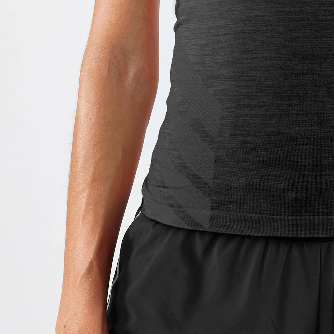 Women's Seamless Running&Trail Running T-Shirt-KIPRUN Run 500 Comfort slim - Image 11