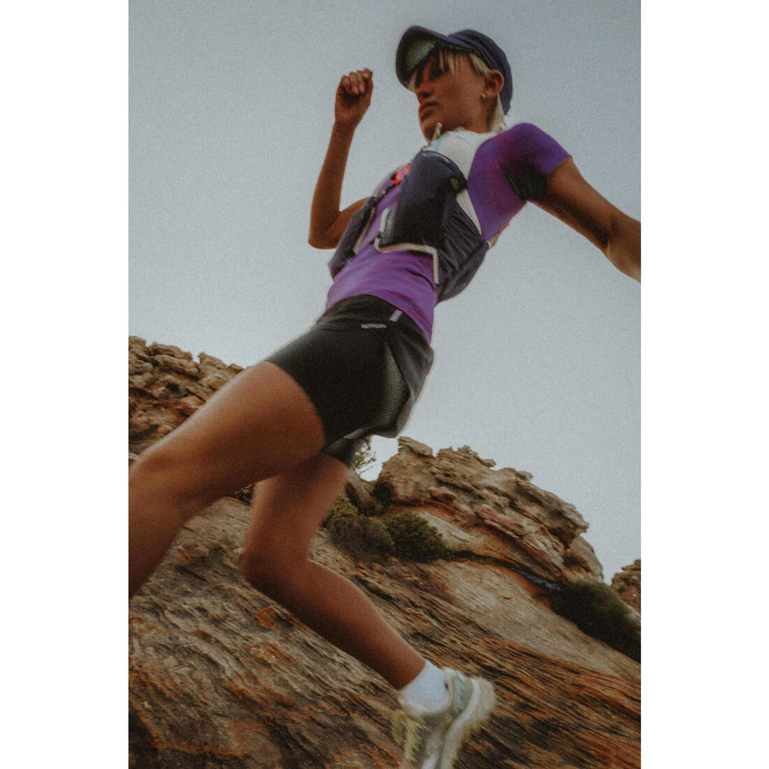 Women's Seamless Running&Trail Running T-Shirt-KIPRUN Run 500 Comfort slim - Image 18