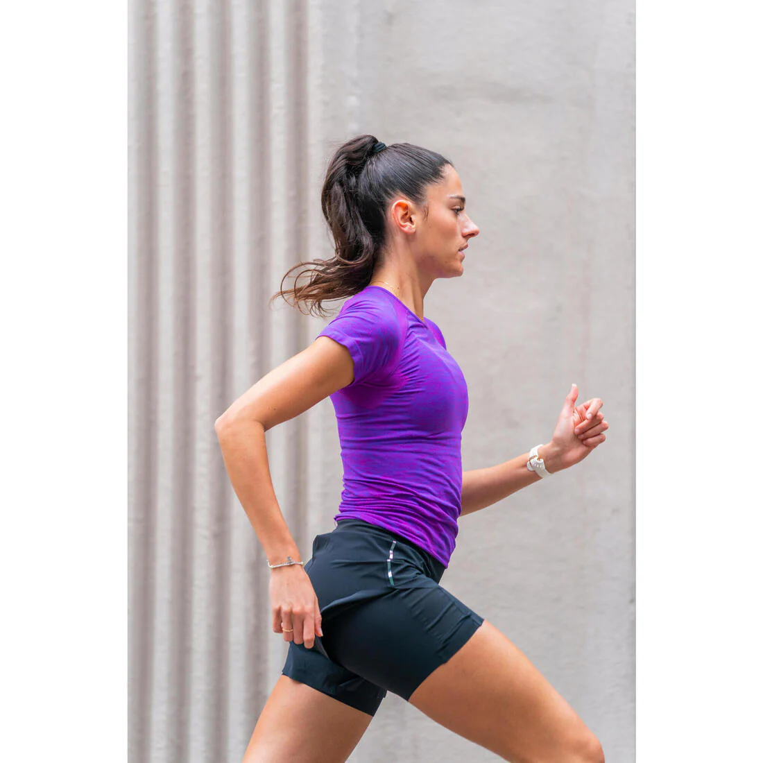 Women's Seamless Running&Trail Running T-Shirt-KIPRUN Run 500 Comfort slim - Image 19