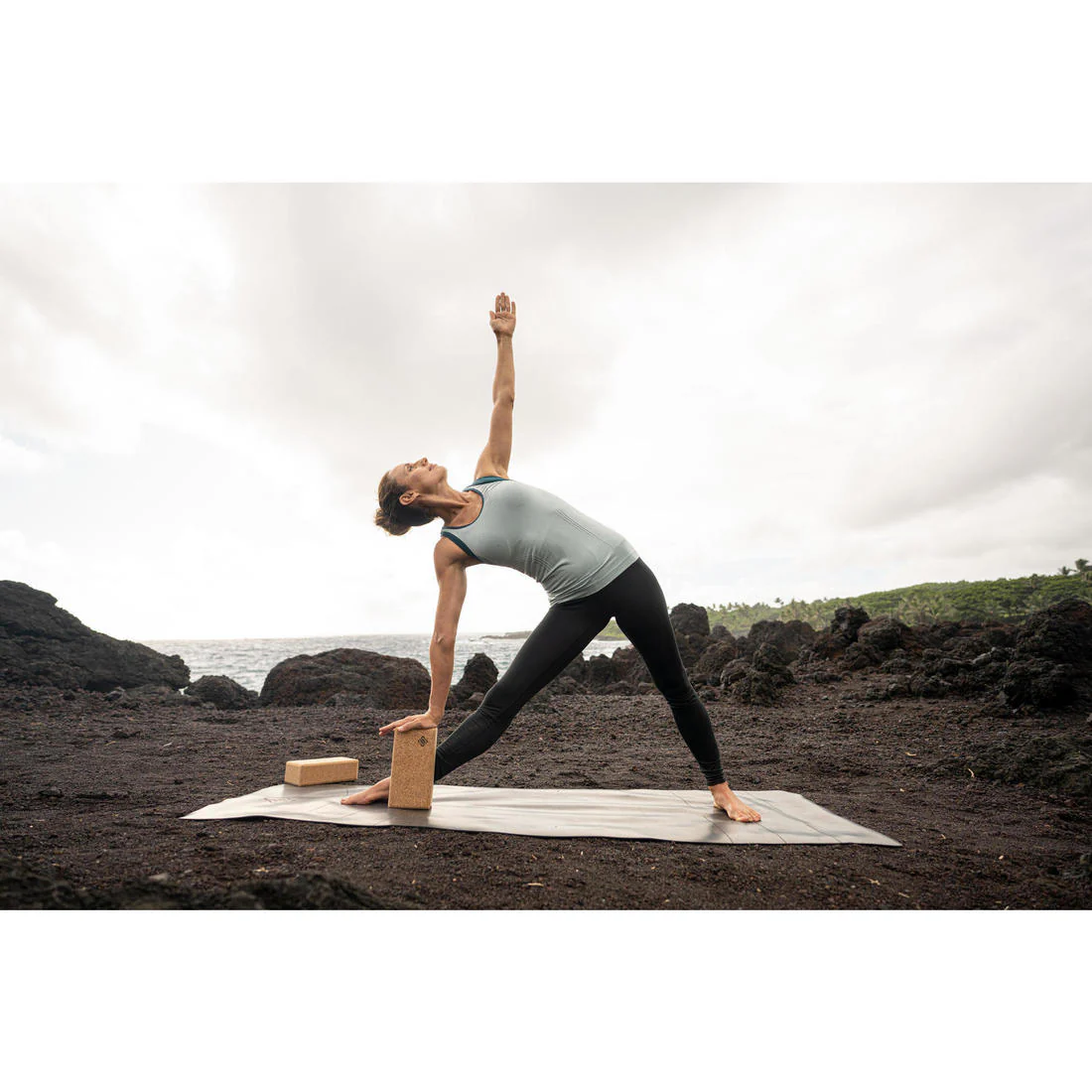 Women's Second-Skin Effect Yoga Leggings - Black - Image 10